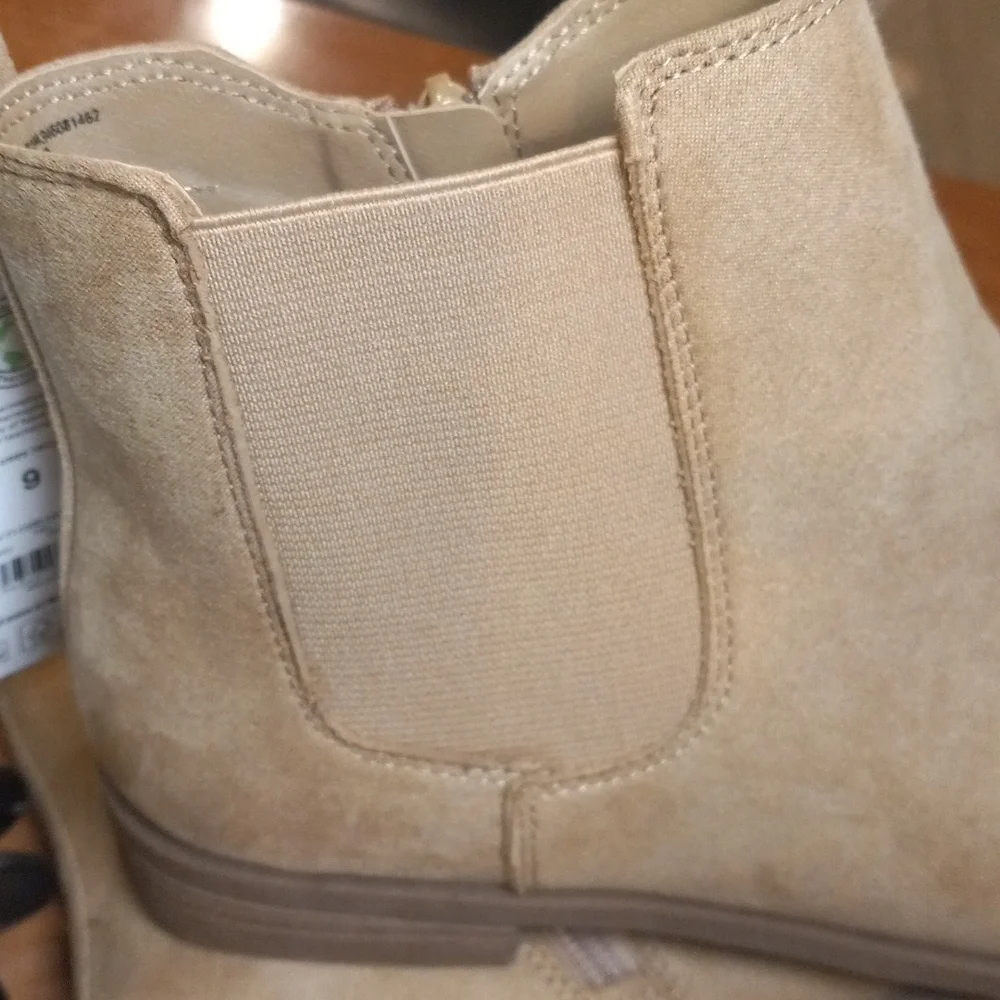 Women's Core Chelsea Boot gore easy on/off low heel Slip-resistant size 6.5